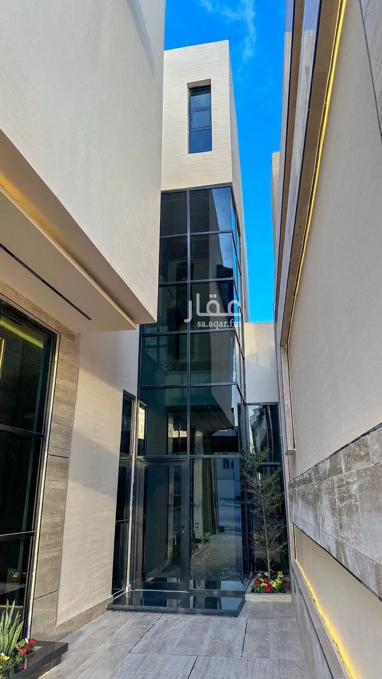 فيلا للبيع في شارع إسماعيل بن أبي الغنائم, حي المهدية, مدينة الرياض, منطقة الرياض صورة 2