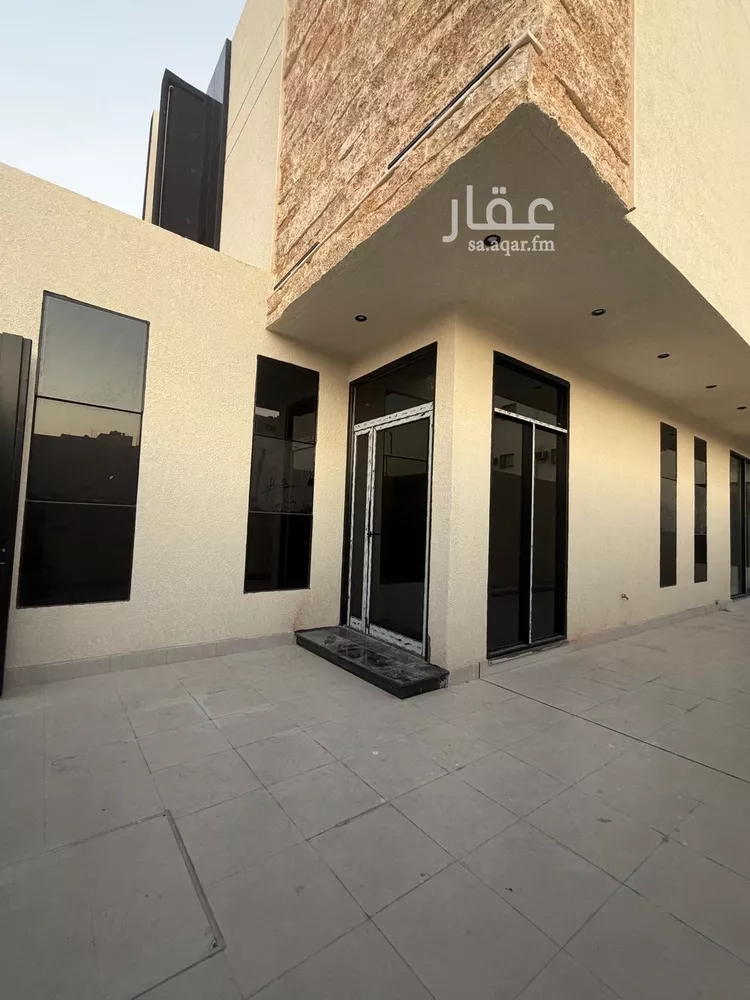 فيلا للبيع في شارع نافع بن صبرة, حي طيبة, مدينة الدمام, المنطقة الشرقية صورة 2