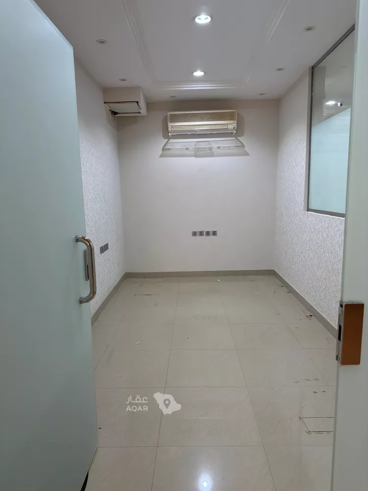 مكتب تجاري للإيجار في شارع الخزنة, حي إشبيلية, مدينة الرياض, منطقة الرياض 8