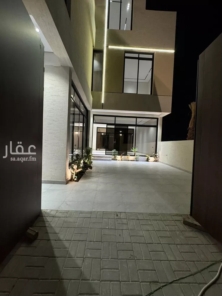 فيلا للبيع في شارع محمد بن عبدالرحمن ريس, حي المهدية, مدينة الرياض, منطقة الرياض صورة 2