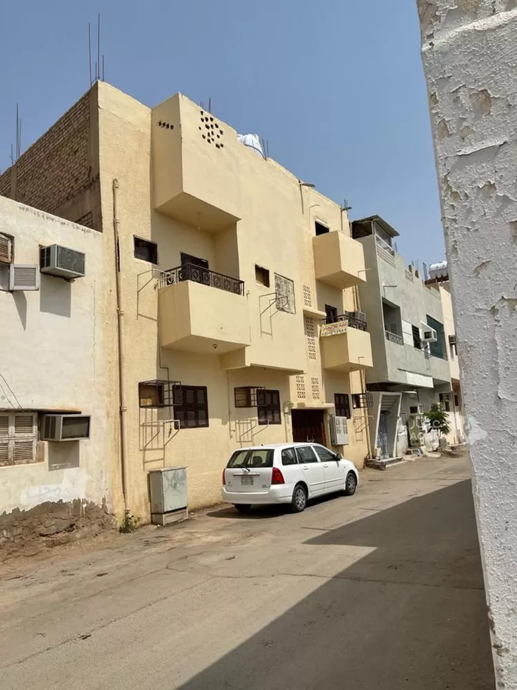 Building for Sale in Medina Urwah