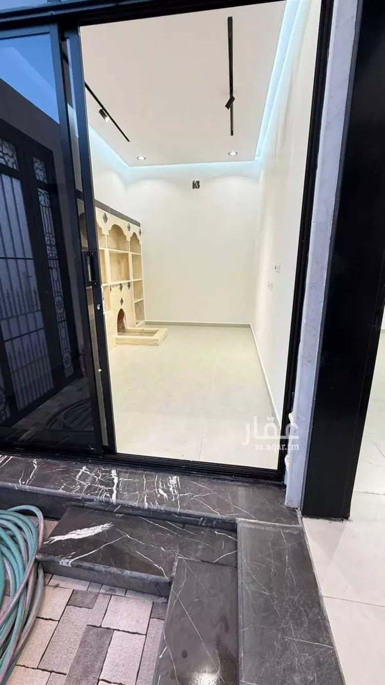 فيلا للبيع في شارع علي بن وهب, حي العزيزية, مدينة الرياض, منطقة الرياض صورة 5