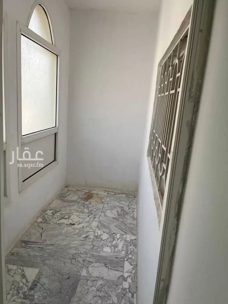 عمارة للبيع في شارع ثادق, حي الزهراء, مدينة الرياض, منطقة الرياض صورة 2