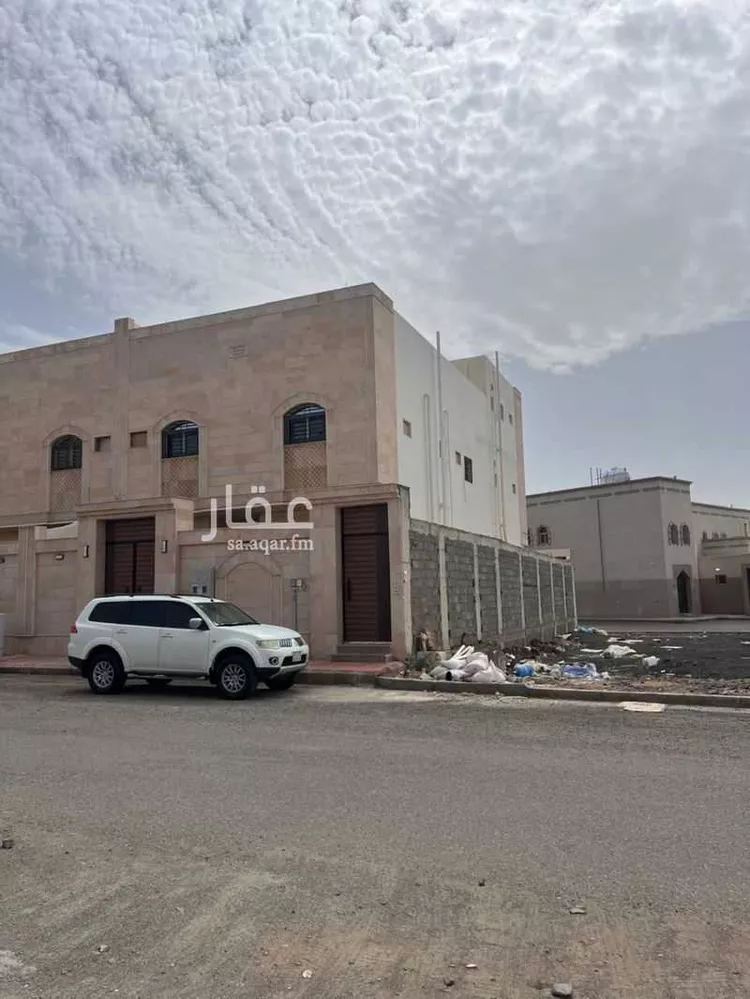 فيلا للبيع في شارع صيفى بن ساعده الانصاري, حي الملك فهد, مدينة المدينة المنورة, منطقة المدينة المنورة