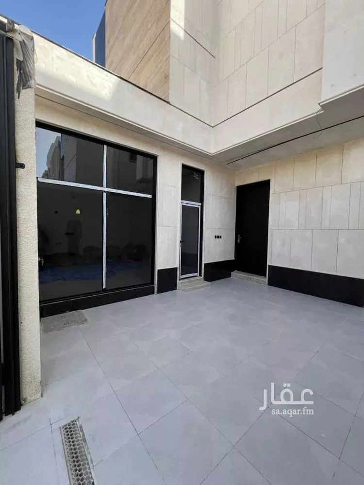 Floor for Sale in Riyadh Al Janadriyah 7