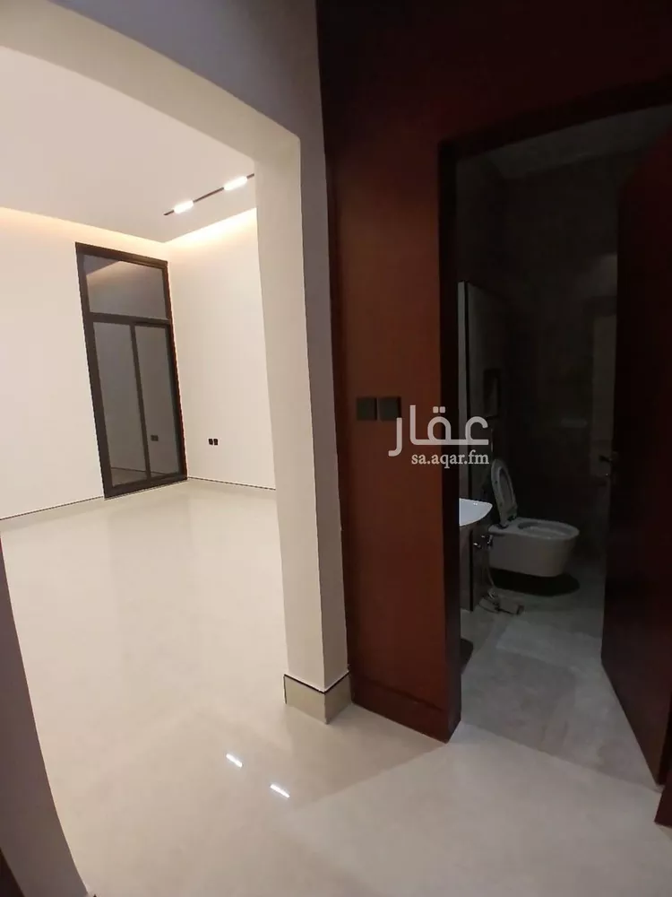 Floor for Sale in Riyadh Al Janadriyah صورة 2