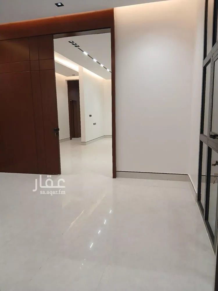 Floor for Sale in Riyadh Al Janadriyah