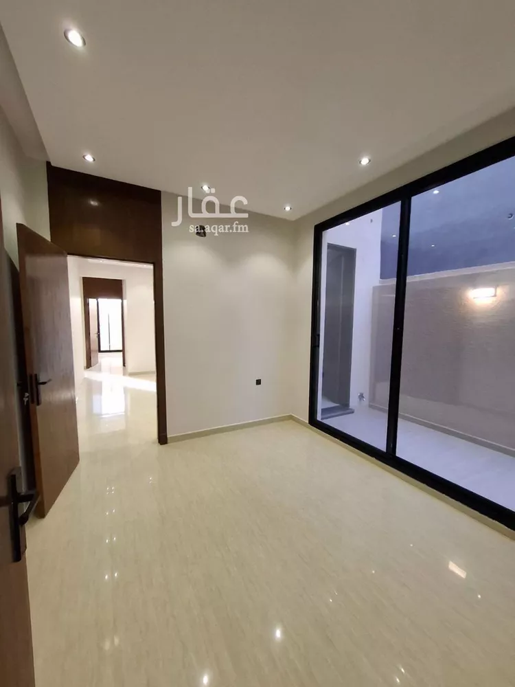 دور للبيع في شارع يونس بن عمر, حي عكاظ, مدينة الرياض, منطقة الرياض صورة 5