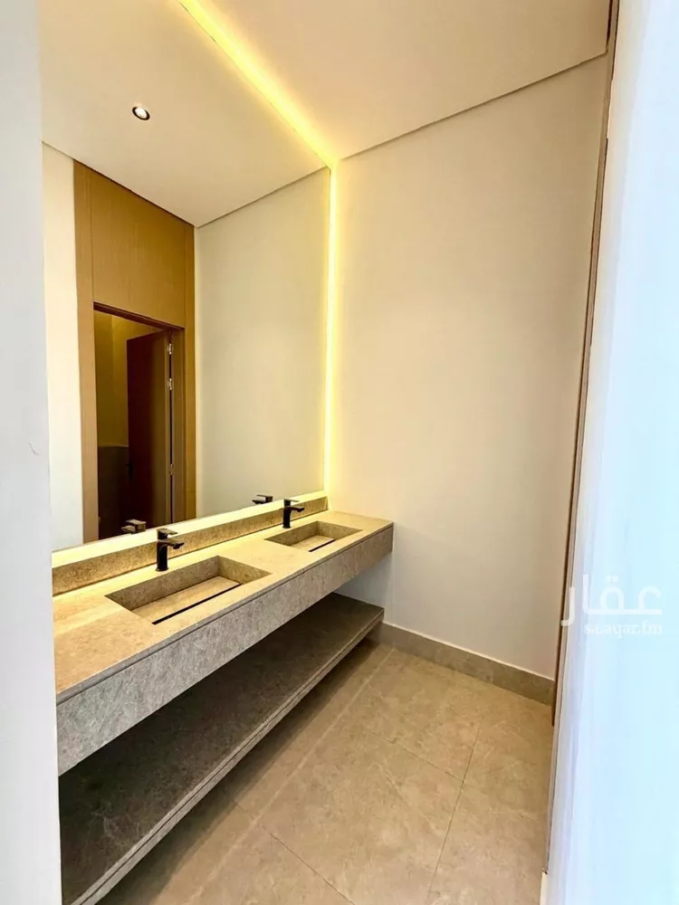 Floor for Sale in Riyadh Al Munsiyah 10