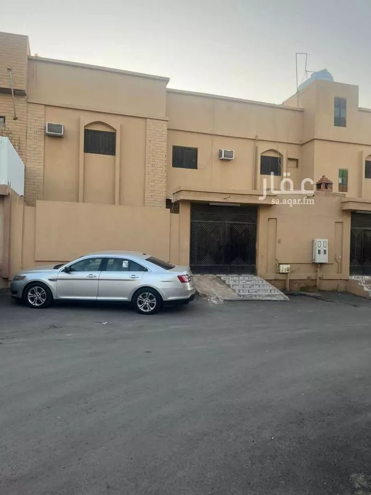 فيلا للبيع في شارع الصفي, حي العريجاء الغربي, مدينة الرياض, منطقة الرياض صورة 2