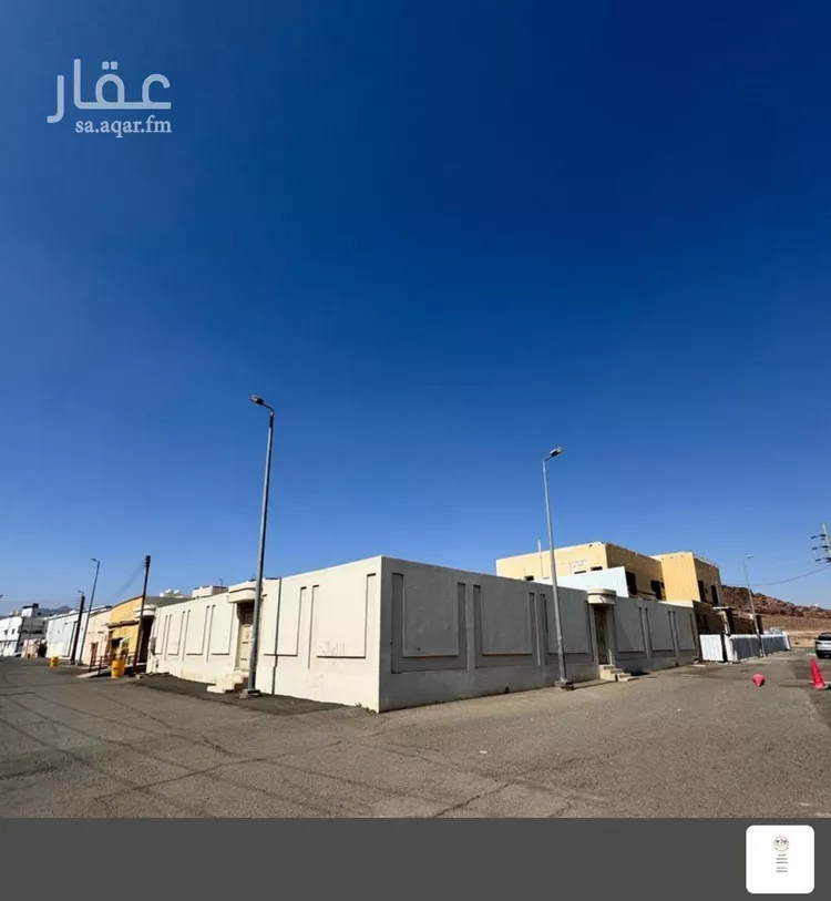 أرض للبيع في شارع القلاع, حي العزيزية, مدينة حائل, منطقة حائل صورة 2