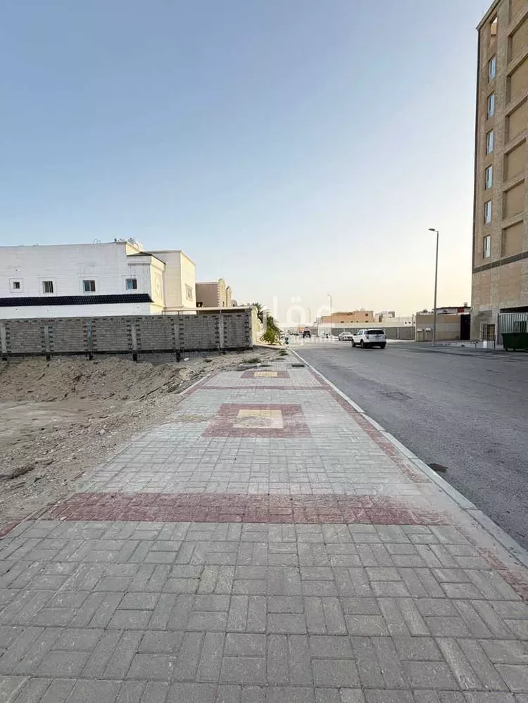 Land for Sale in Al Khobar At Tahliyah صورة 3