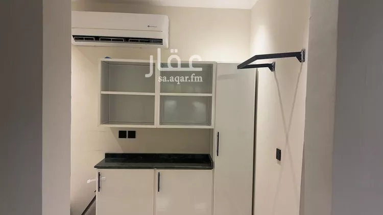Floor for Rent in Riyadh Al Malqa 8