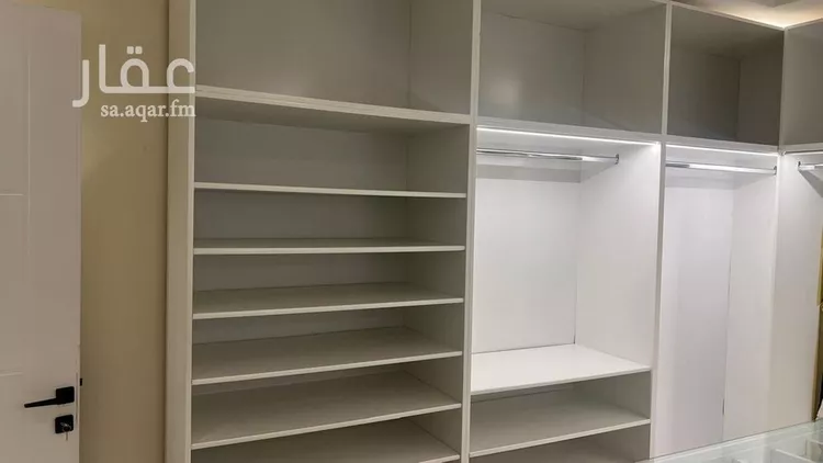 Floor for Rent in Riyadh Al Malqa 11