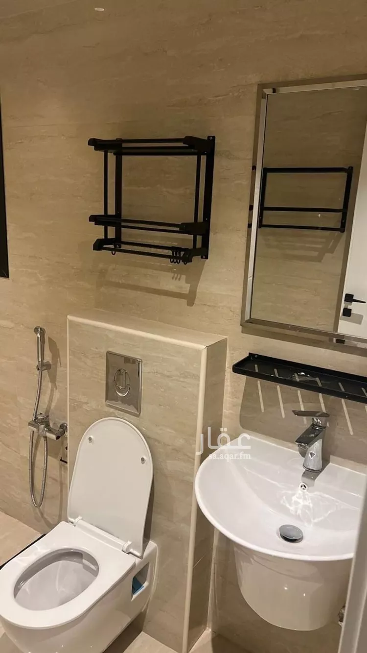 Floor for Rent in Riyadh Al Malqa 17