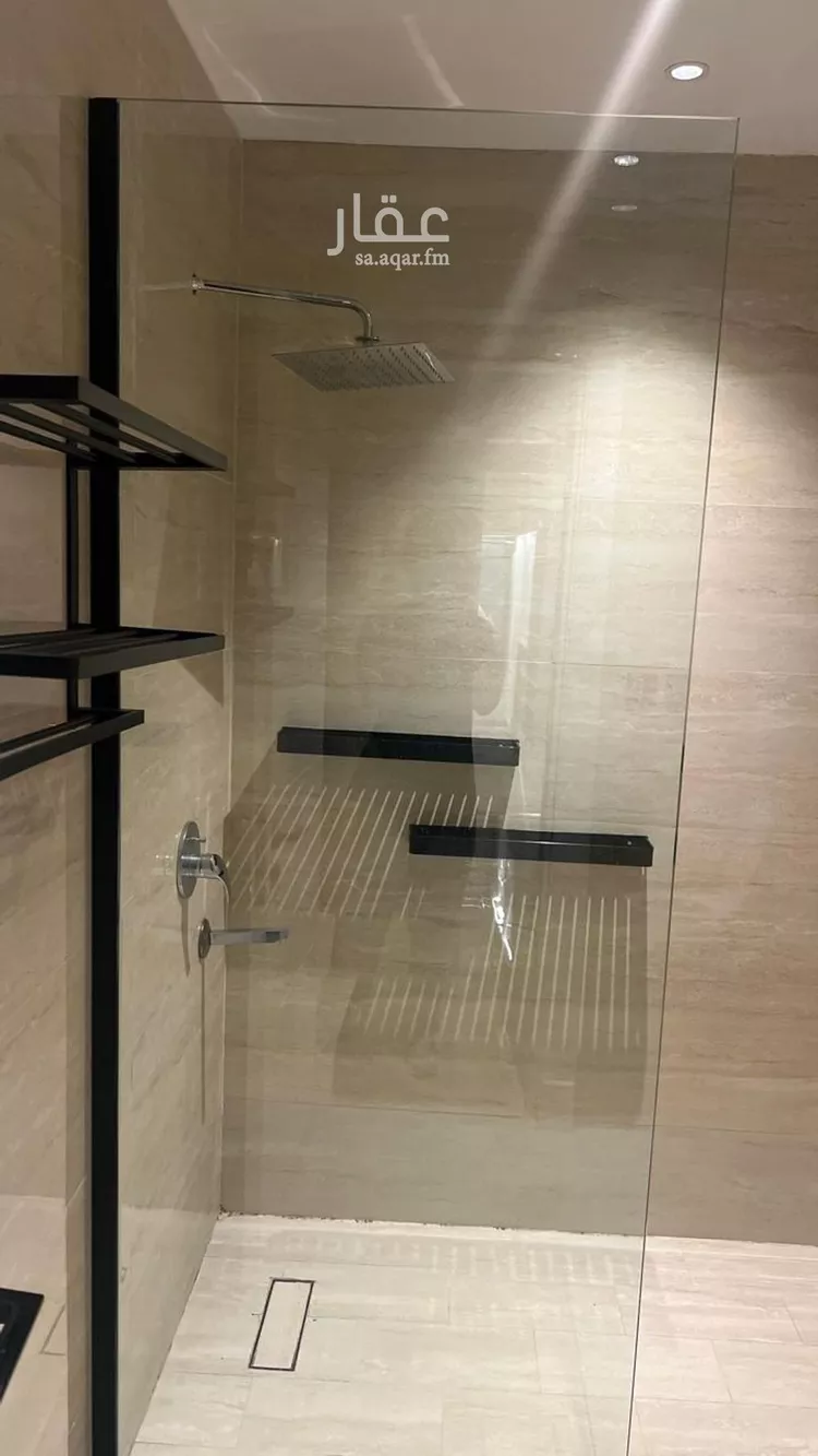 Floor for Rent in Riyadh Al Malqa 18