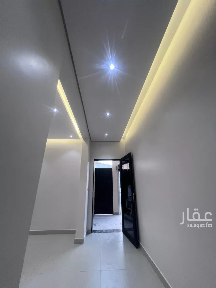 فيلا للبيع في شارع عمر العبداللطيف , حي الرمال, مدينة الرياض, منطقة الرياض صورة 3