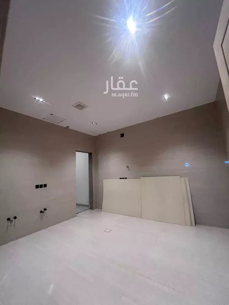 فيلا للبيع في شارع عمر العبداللطيف , حي الرمال, مدينة الرياض, منطقة الرياض صورة 2