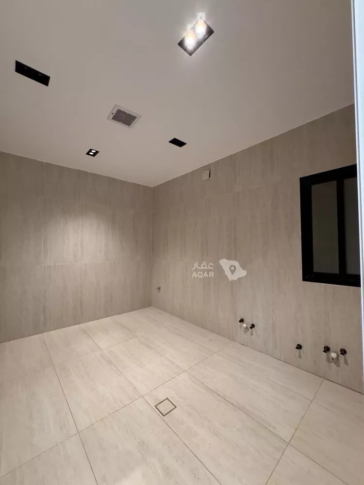 Floor for Rent in Riyadh Al Janadriyah 7