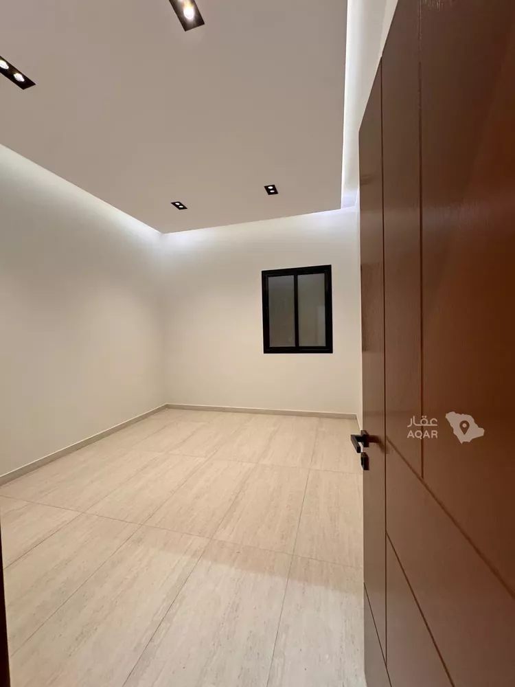 Floor for Rent in Riyadh Al Janadriyah 5