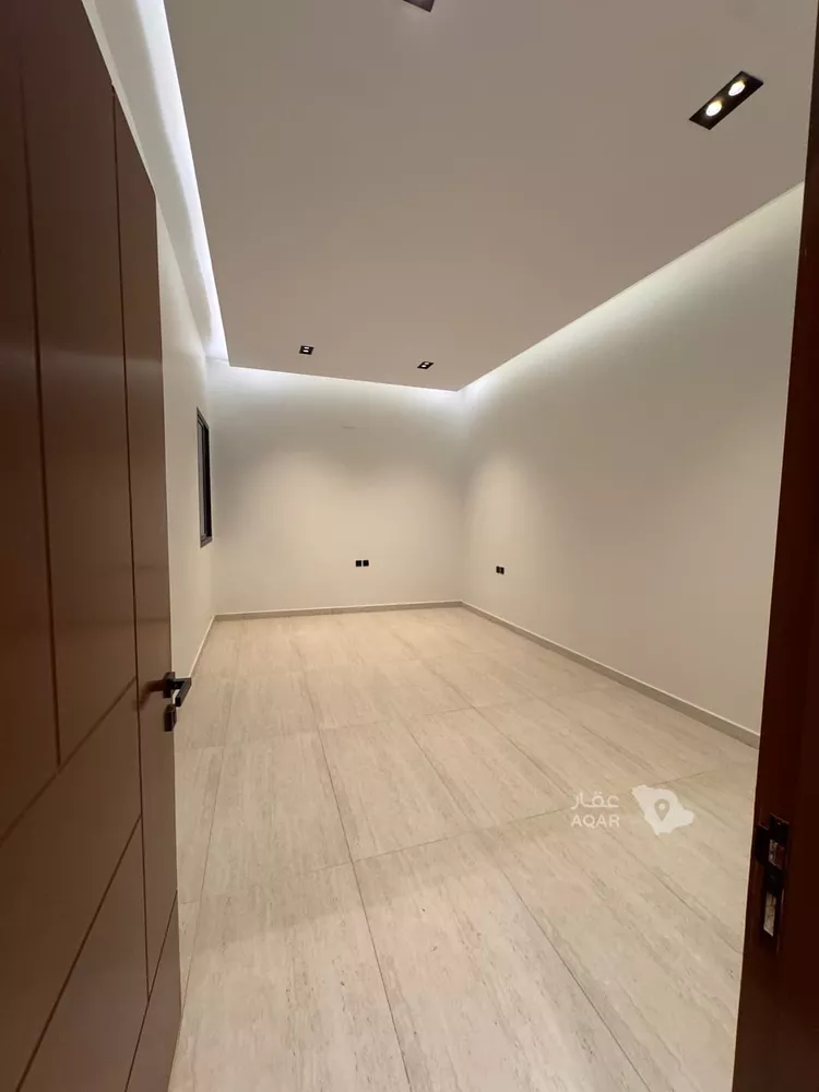 Floor for Rent in Riyadh Al Janadriyah 4