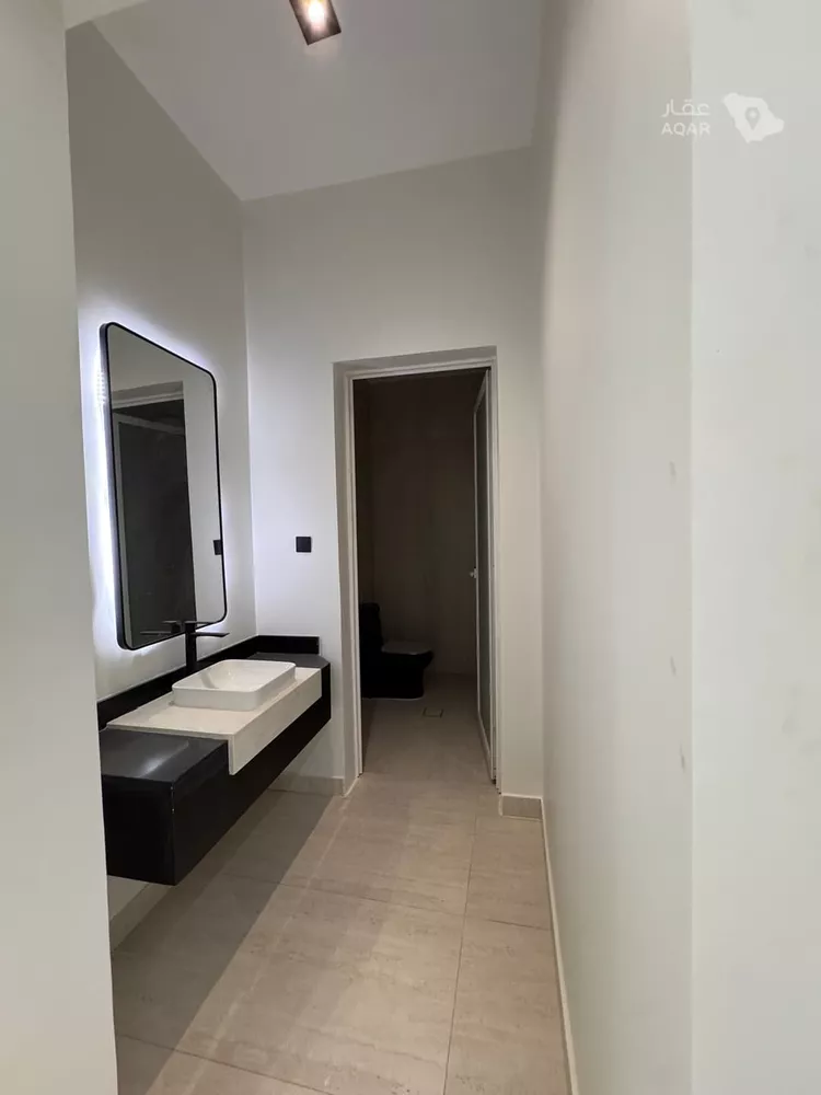 Floor for Rent in Riyadh Al Janadriyah 8