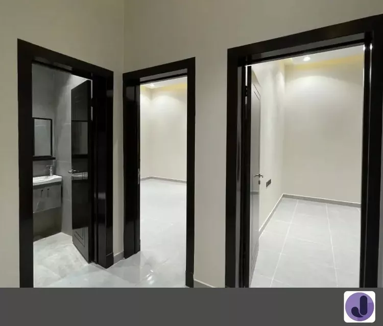 Floor for Sale in Riyadh Al Janadriyah 7