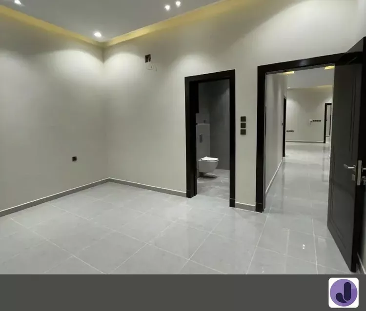 Floor for Sale in Riyadh Al Janadriyah 10