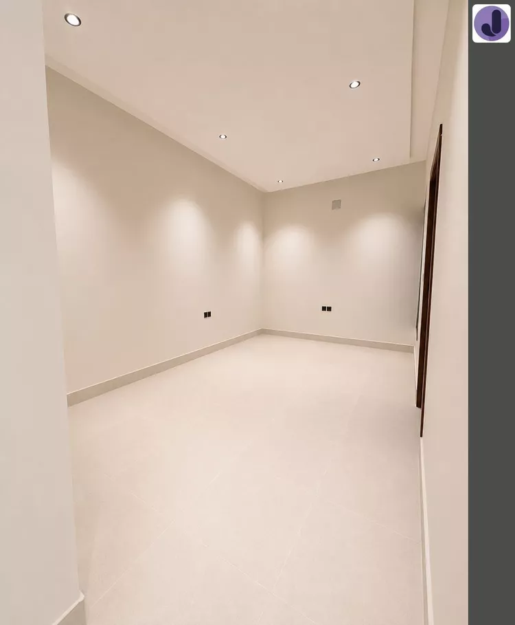 Floor for Sale in Riyadh Al Uraija Al Gharbiyah 19