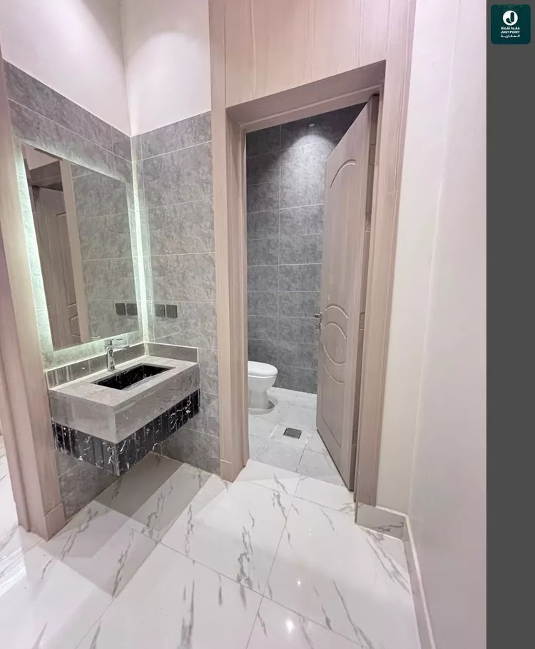 Floor for Sale in Riyadh Okaz 10