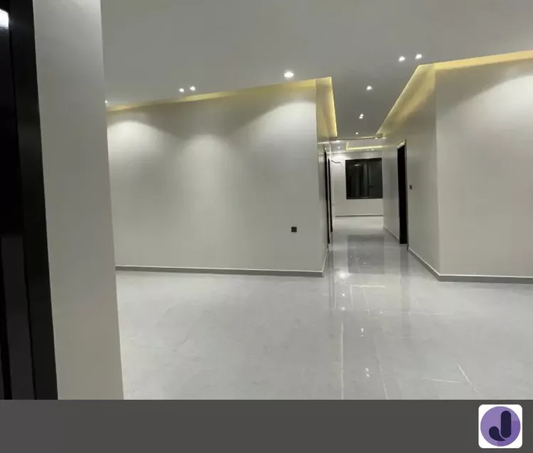 Floor for Sale in Riyadh Al Janadriyah 9