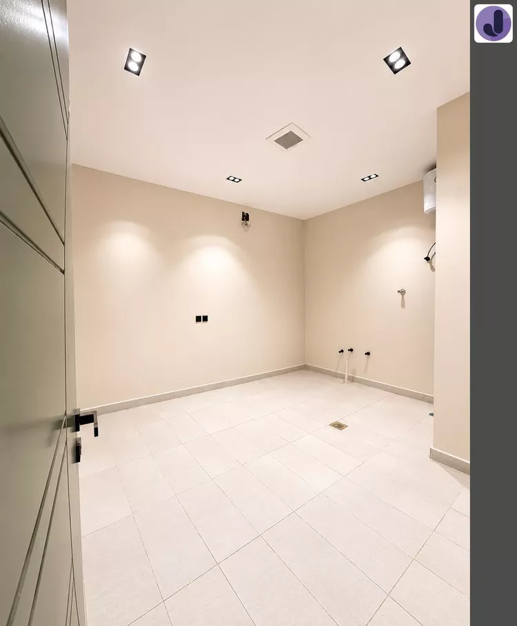Floor for Sale in Riyadh Badr 9