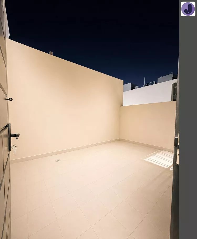 Floor for Sale in Riyadh Badr 13
