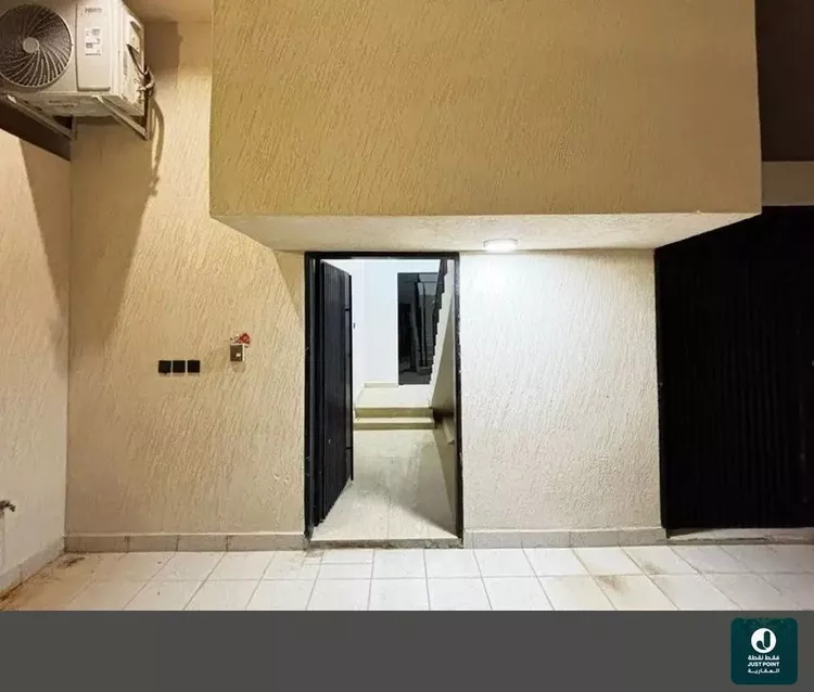 دور للبيع في حي عكاظ, مدينة الرياض, منطقة الرياض صورة 3