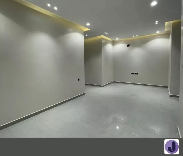 Floor for Sale in Riyadh Al Janadriyah 7