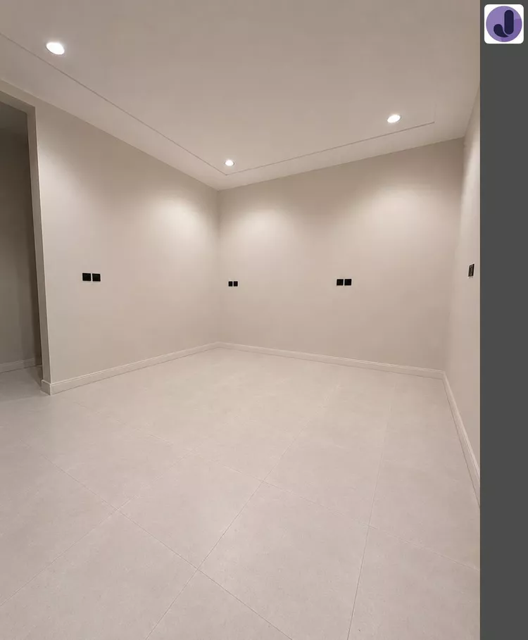 Floor for Sale in Riyadh Al Uraija Al Gharbiyah 11