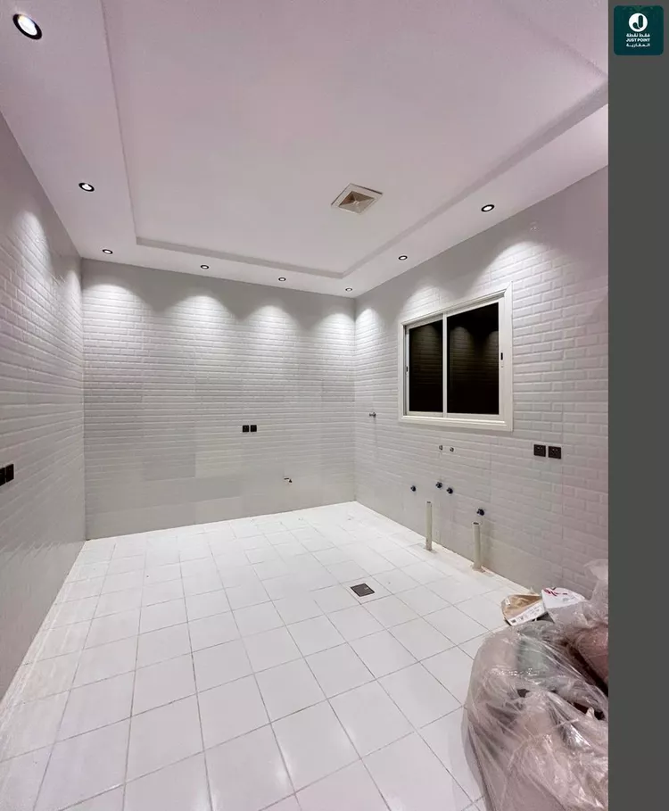 Floor for Sale in Riyadh Okaz 6