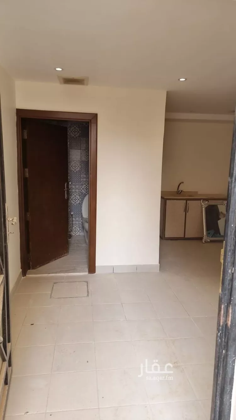 فيلا للبيع في شارع أبي البركات الأنصاري, حي الضباط, مدينة الرياض, منطقة الرياض صورة 3