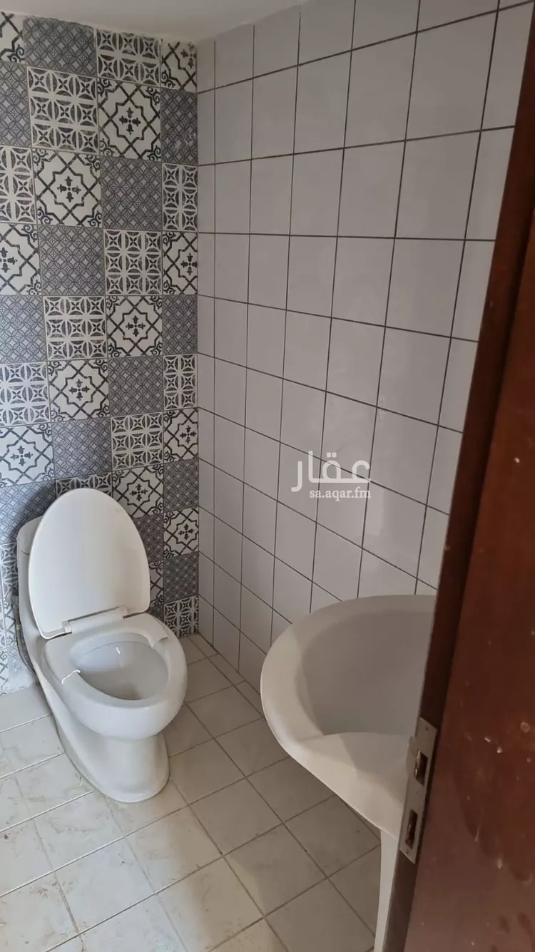 فيلا للبيع في شارع أبي البركات الأنصاري, حي الضباط, مدينة الرياض, منطقة الرياض صورة 5