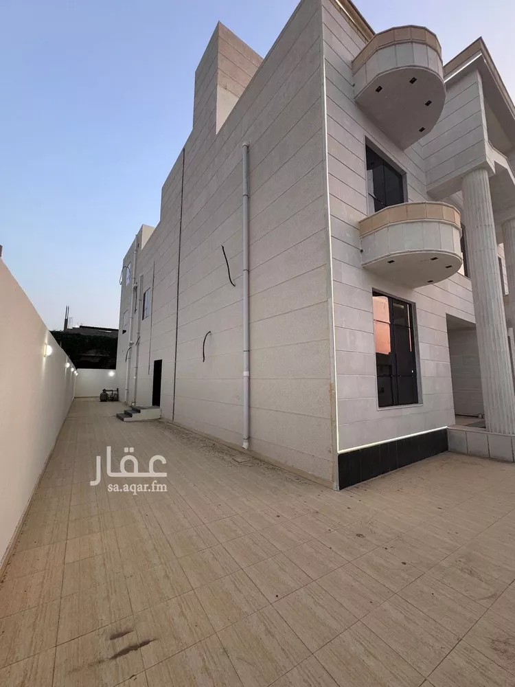 فيلا للبيع في شارع ريحانة بنت زيد, حي الإسكان, مدينة صامطه, منطقة جازان صورة 5