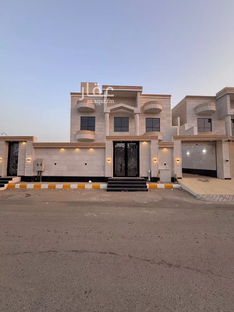 فيلا للبيع في شارع ريحانة بنت زيد, حي الإسكان, مدينة صامطه, منطقة جازان