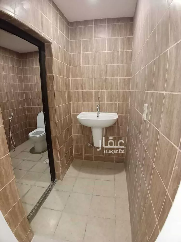 Commercial Office for Rent in Al Qatif Al Khuzamy 7