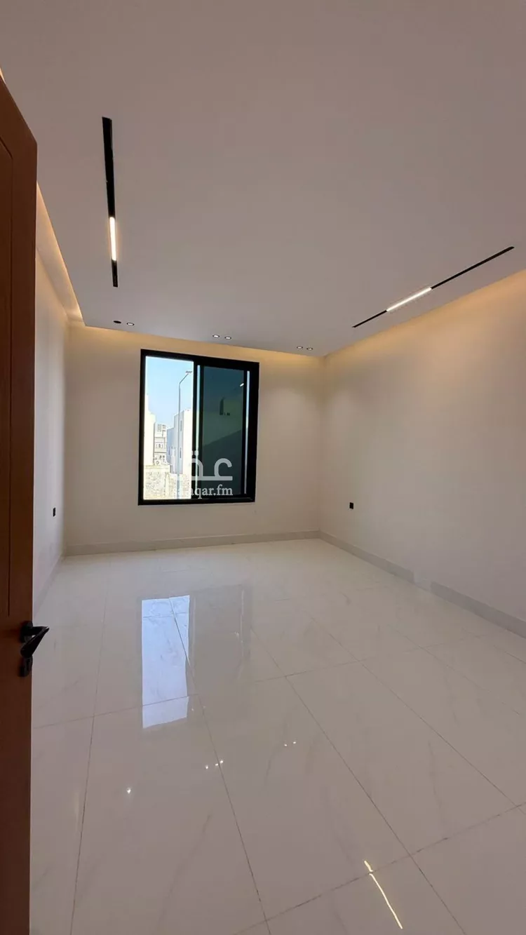 Floor for Sale in Riyadh Al Janadriyah 8