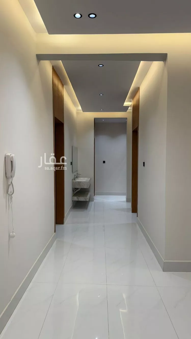 Floor for Sale in Riyadh Al Janadriyah 7