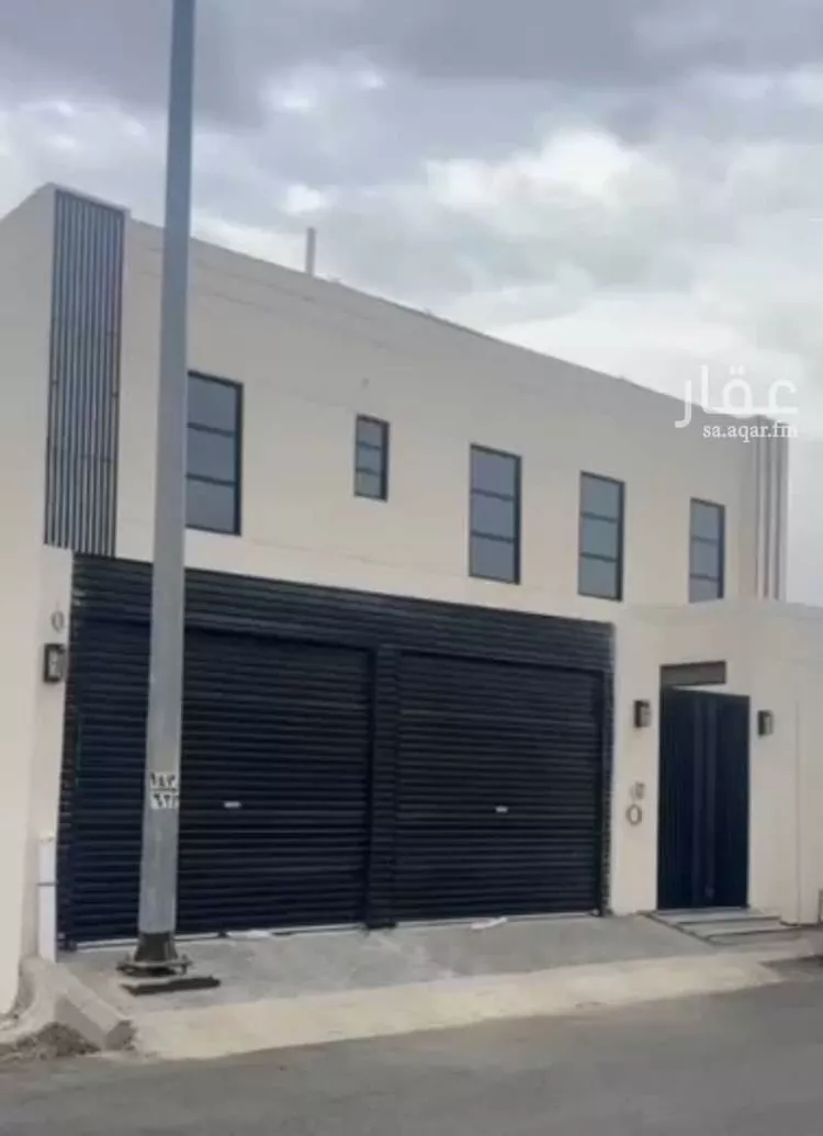 Building for Sale in Medina Warqan