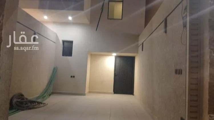 Floor for Sale in Riyadh Dirab 12