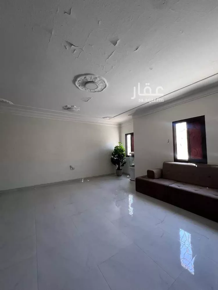 فيلا للبيع في شارع تميم الدارى, حي شبرا, مدينة الرياض, منطقة الرياض صورة 3
