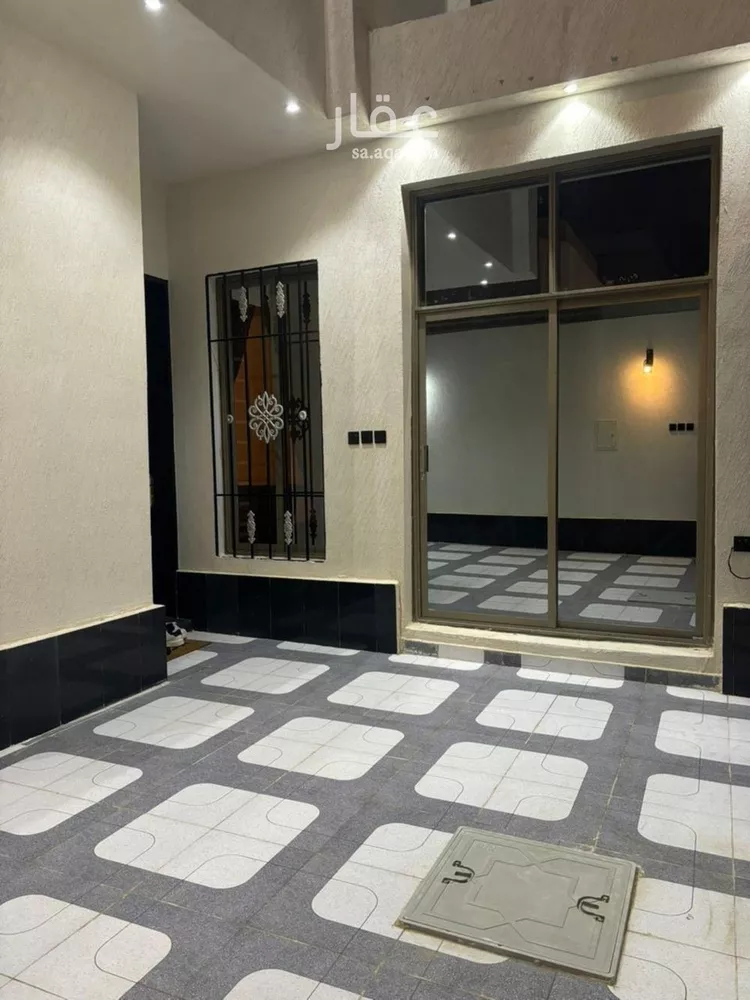فيلا للإيجار في شارع قطر بن خليفة, حي العريجاء الأوسط, مدينة الرياض, منطقة الرياض صورة 2
