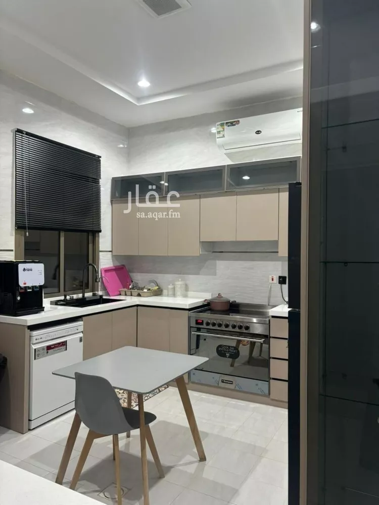 فيلا للإيجار في شارع قطر بن خليفة, حي العريجاء الأوسط, مدينة الرياض, منطقة الرياض صورة 5