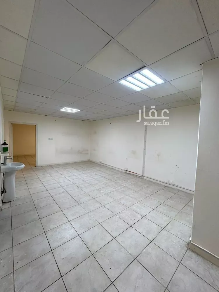 مكتب تجاري للإيجار في شارع الهواري, حي الملز, مدينة الرياض, منطقة الرياض صورة 5